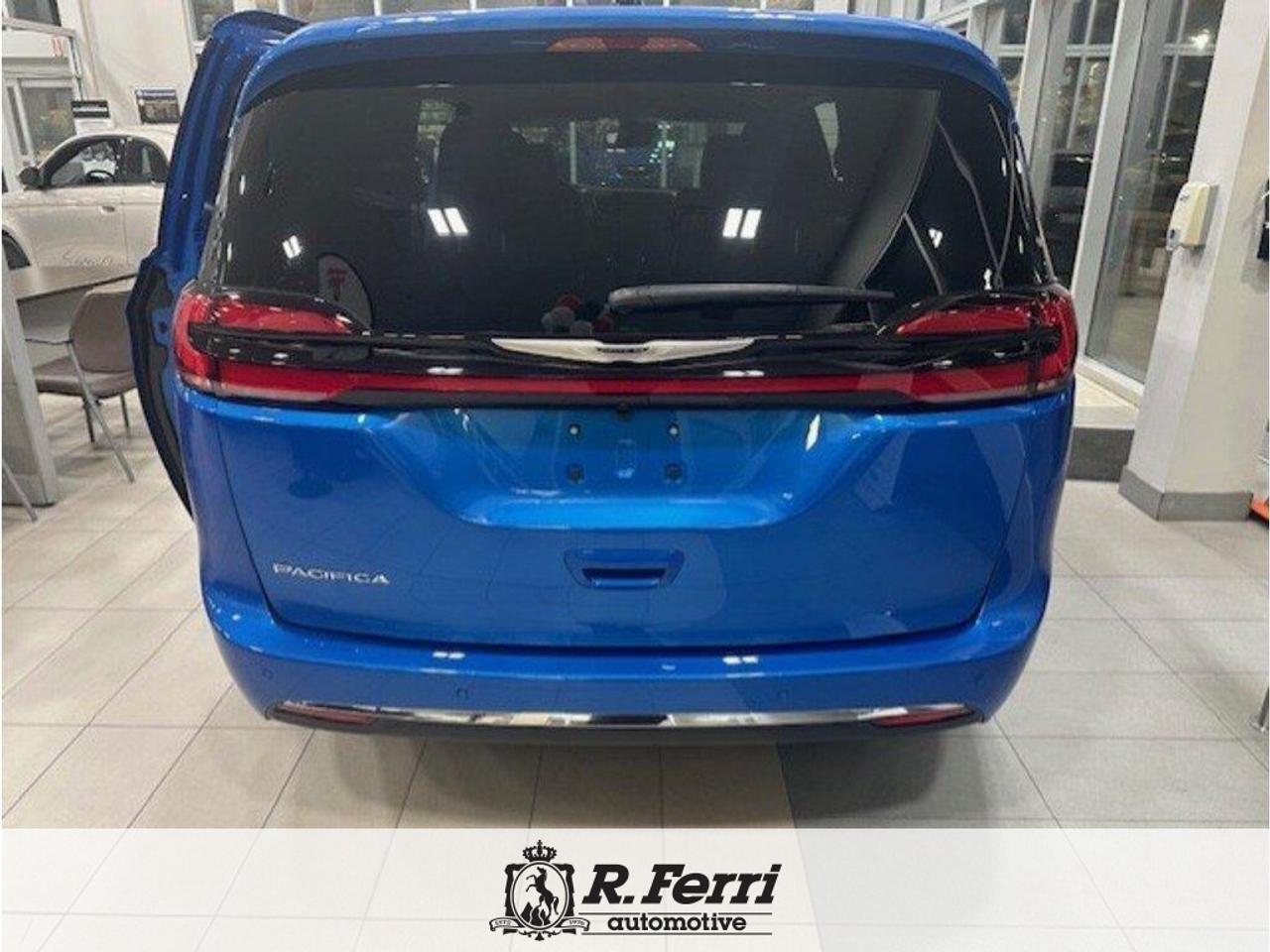 2026 Chrysler Pacifica Select Front-Wheel Drive Passenger Van Photo