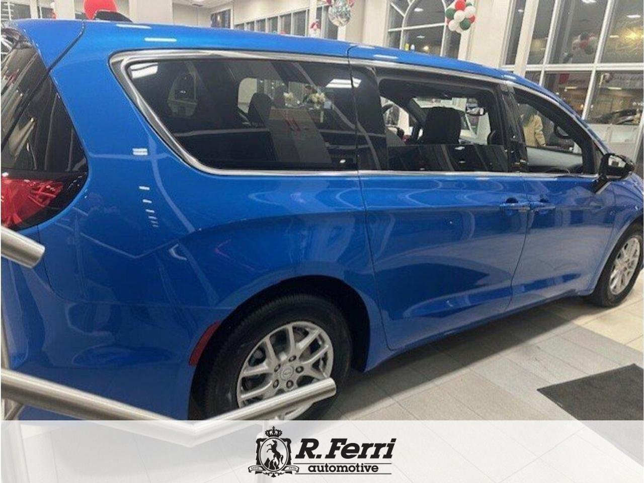 2026 Chrysler Pacifica Select Front-Wheel Drive Passenger Van Photo