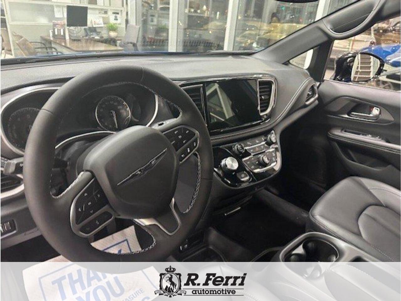2026 Chrysler Pacifica Select Front-Wheel Drive Passenger Van Photo