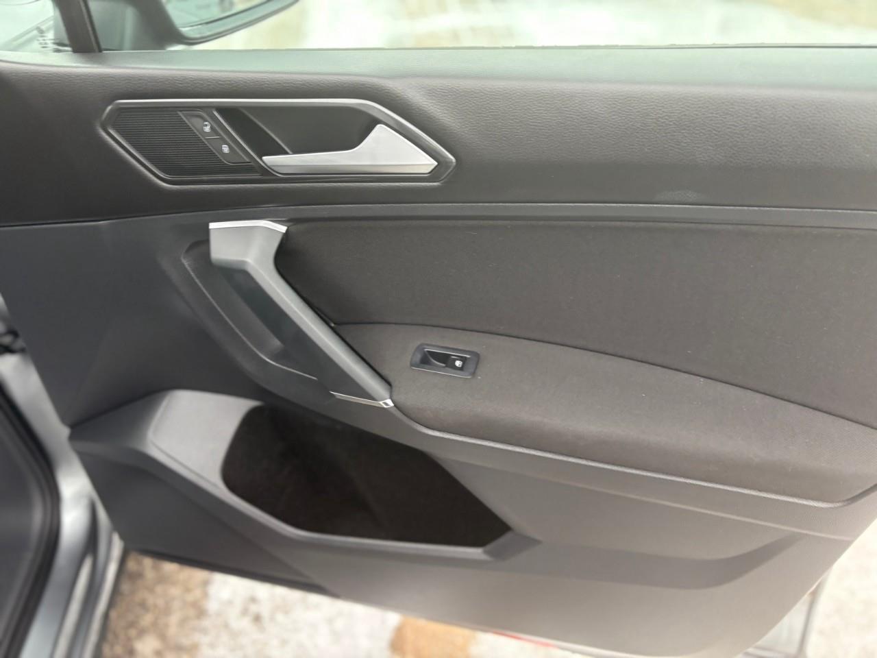 2018 Volkswagen Tiguan Trendline 4dr All-wheel Drive 4MOTION Photo4