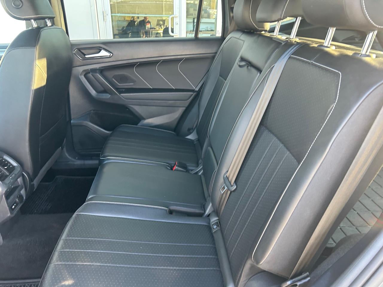 2022 Volkswagen Tiguan Comfortline R-Line Black Edition 4dr All-Wheel Drive 4MOTION Photo