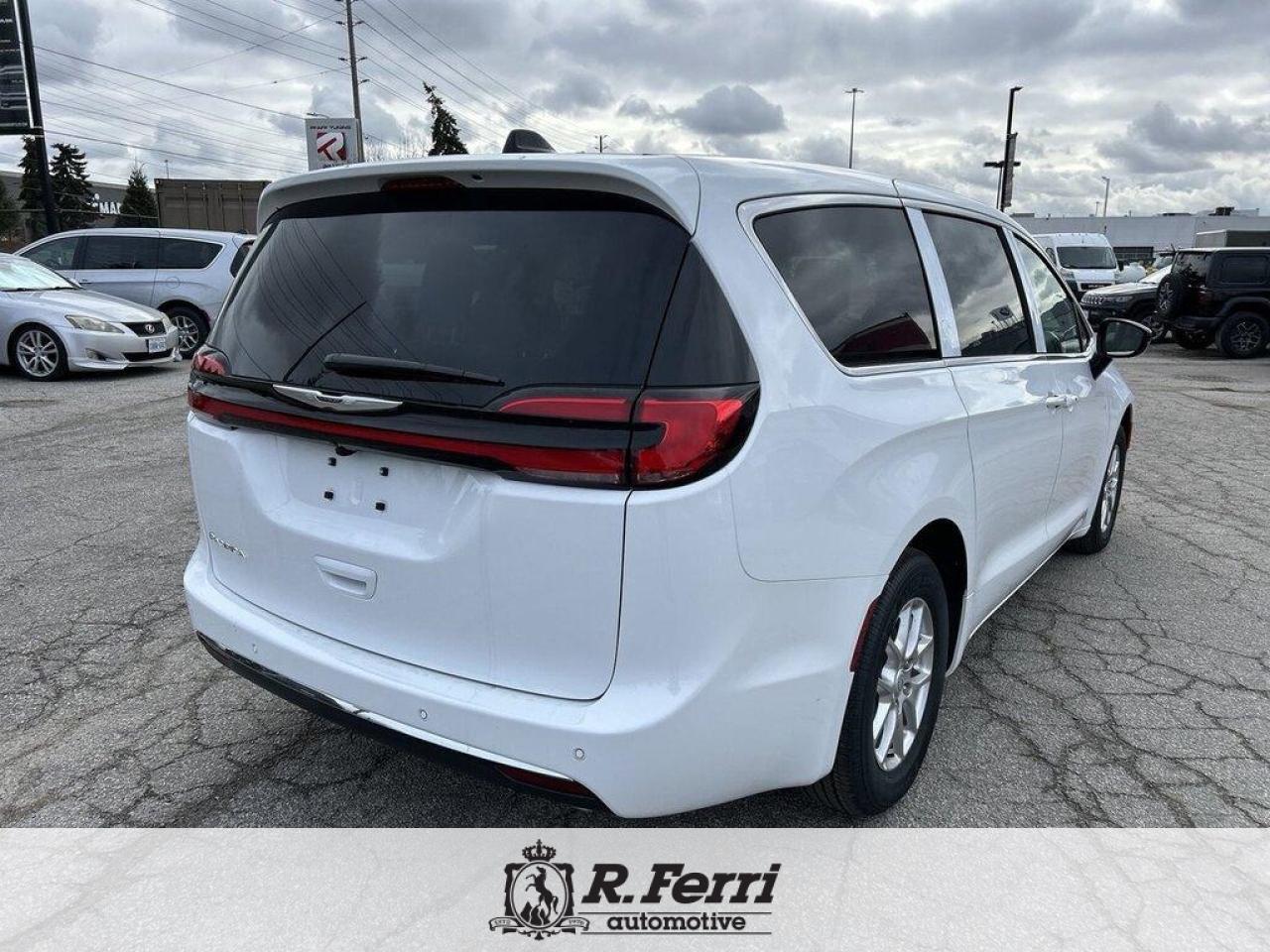 2026 Chrysler Pacifica Select Front-Wheel Drive Passenger Van Photo