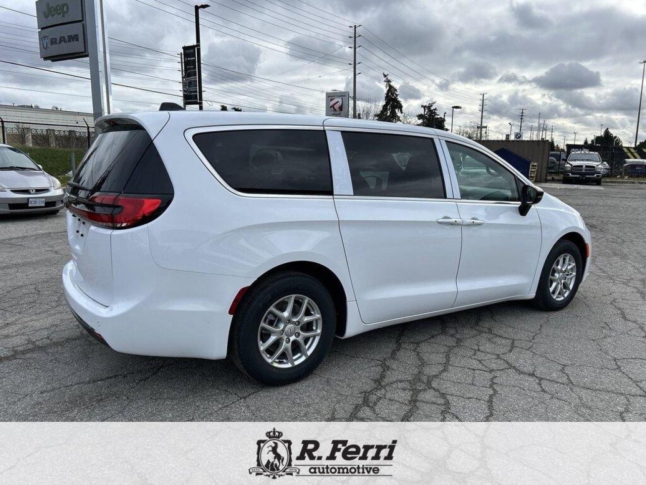 2026 Chrysler Pacifica Select Front-Wheel Drive Passenger Van Photo