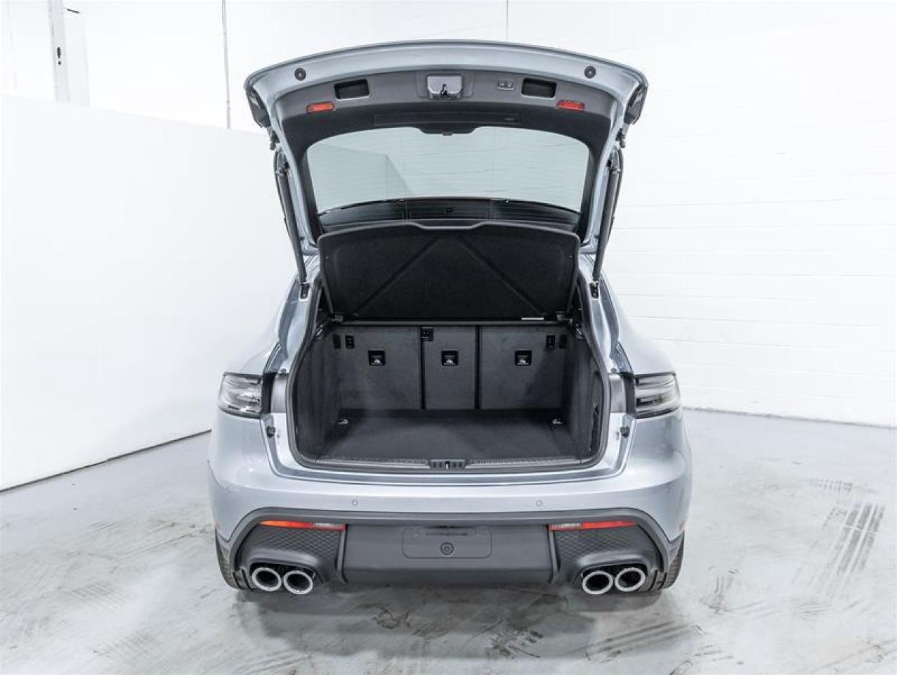 2026 Porsche Macan  Photo