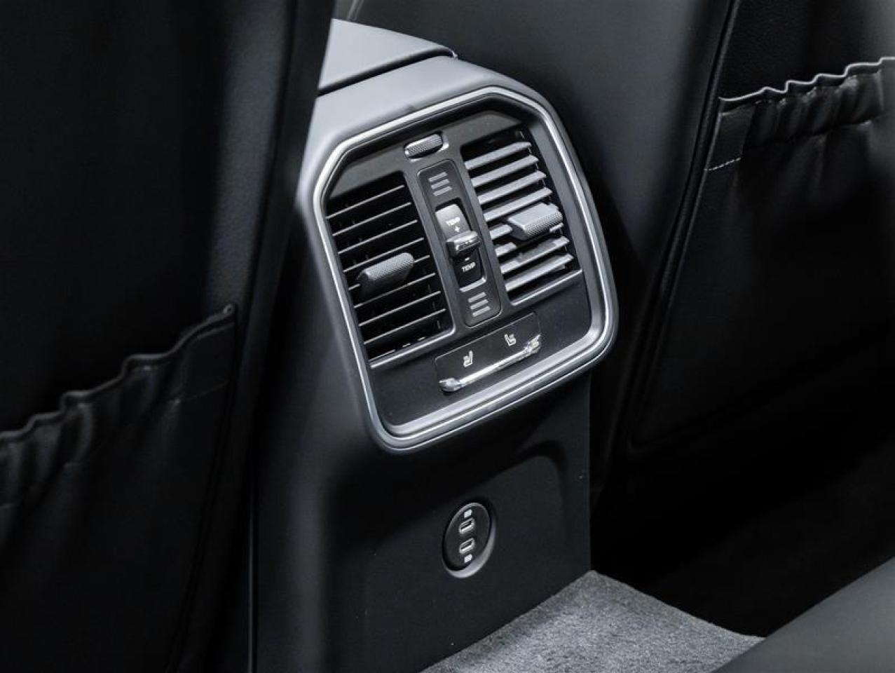 2026 Porsche Macan  Photo