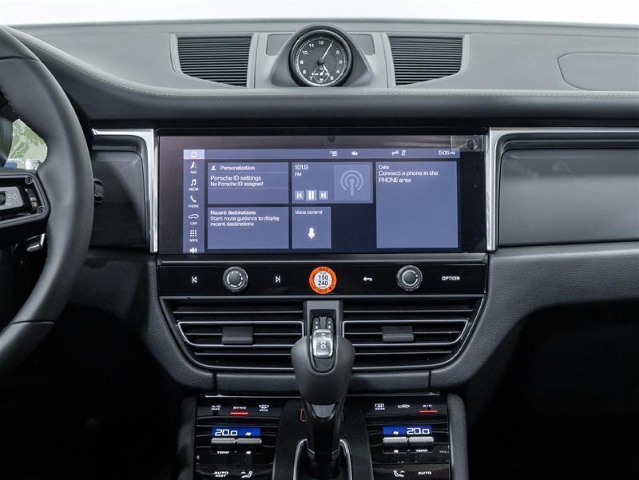 2026 Porsche Macan  Photo