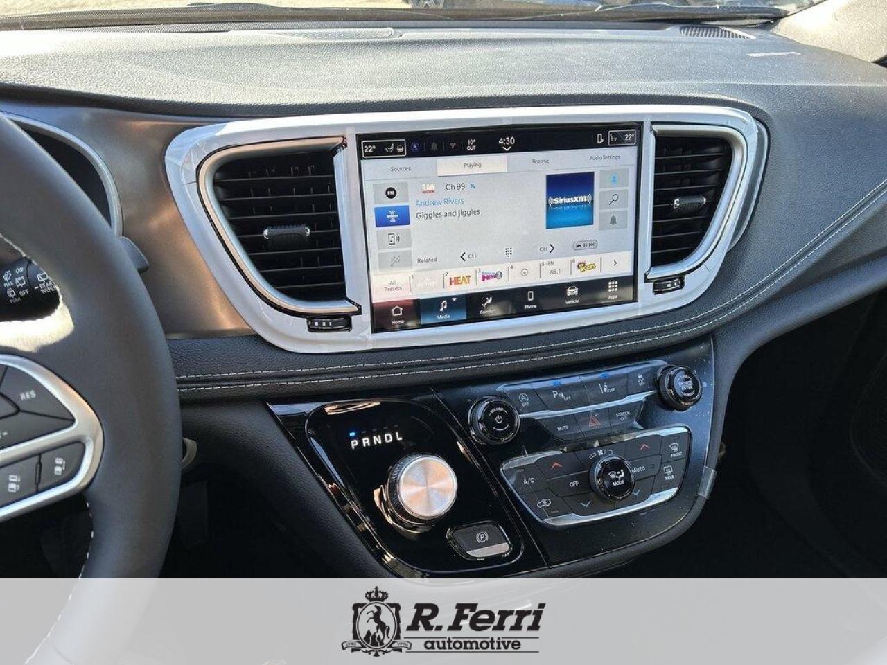 2026 Chrysler Pacifica Select Front-Wheel Drive Passenger Van Photo