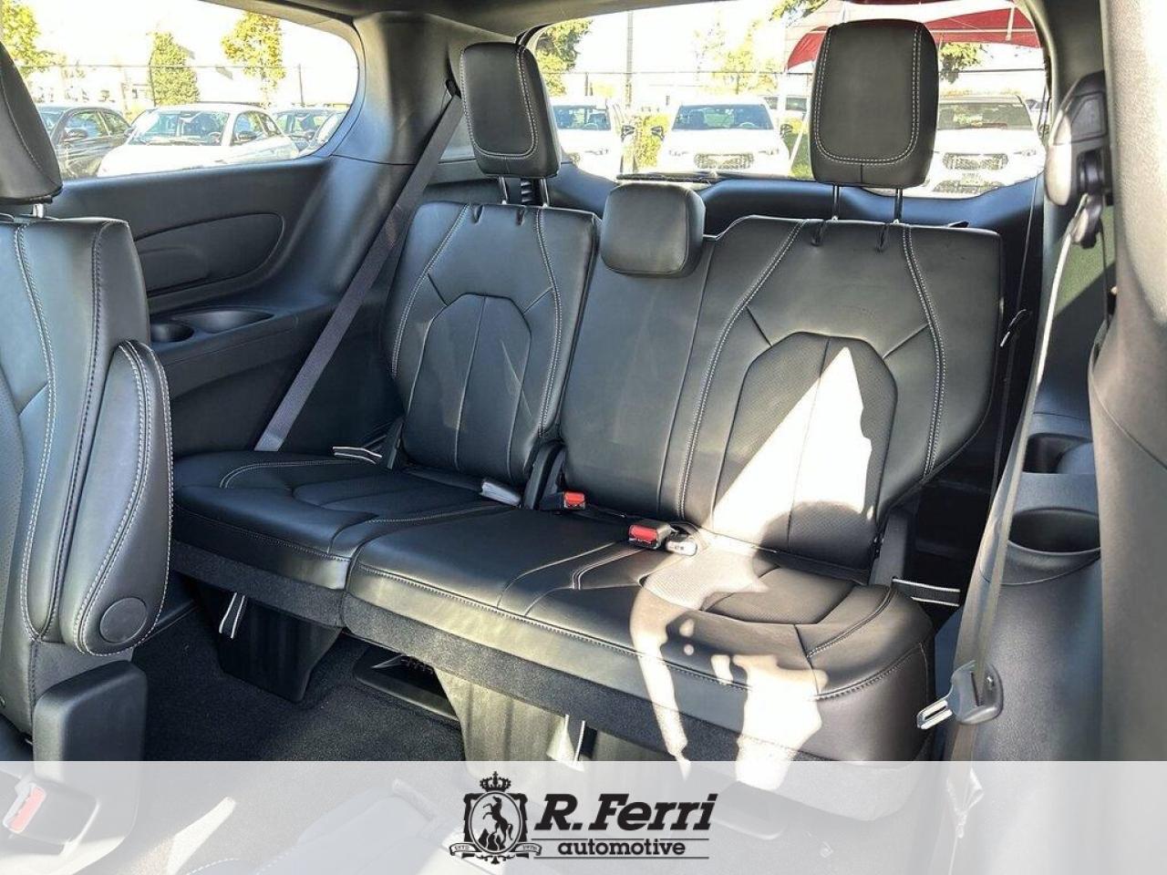 2026 Chrysler Pacifica Select Front-Wheel Drive Passenger Van Photo