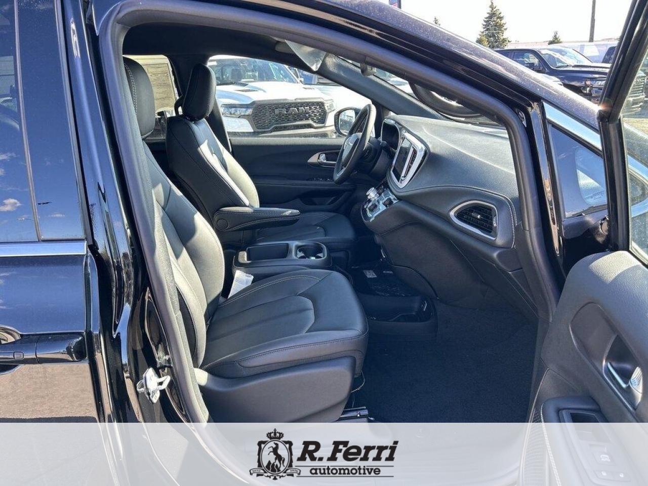 2026 Chrysler Pacifica Select Front-Wheel Drive Passenger Van Photo