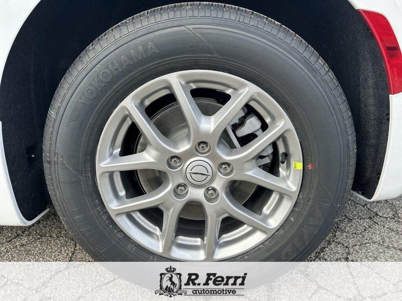 2026 Chrysler Pacifica Select Front-Wheel Drive Passenger Van Photo