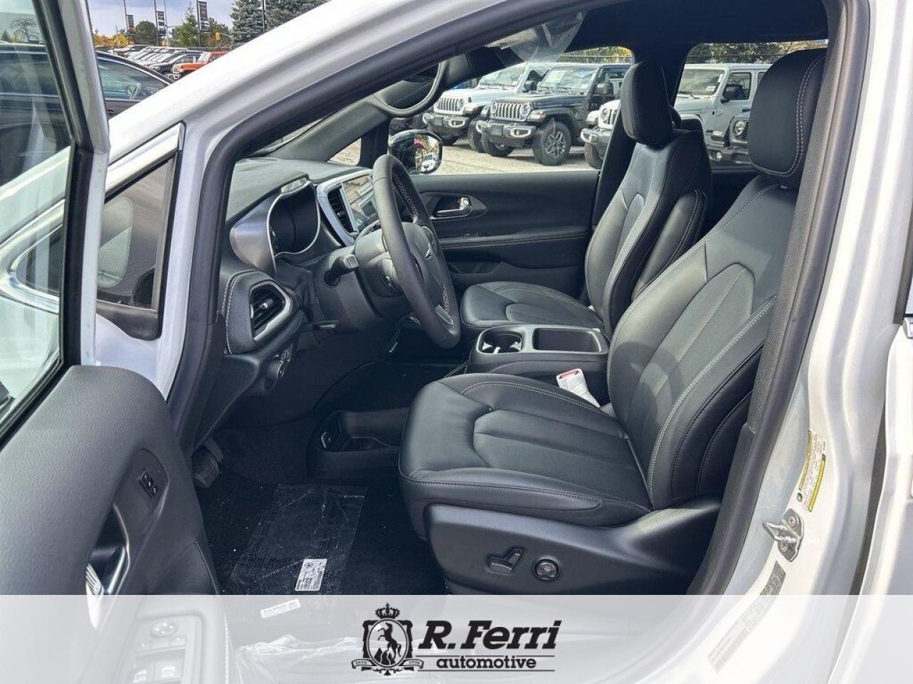 2026 Chrysler Pacifica Select Front-Wheel Drive Passenger Van Photo