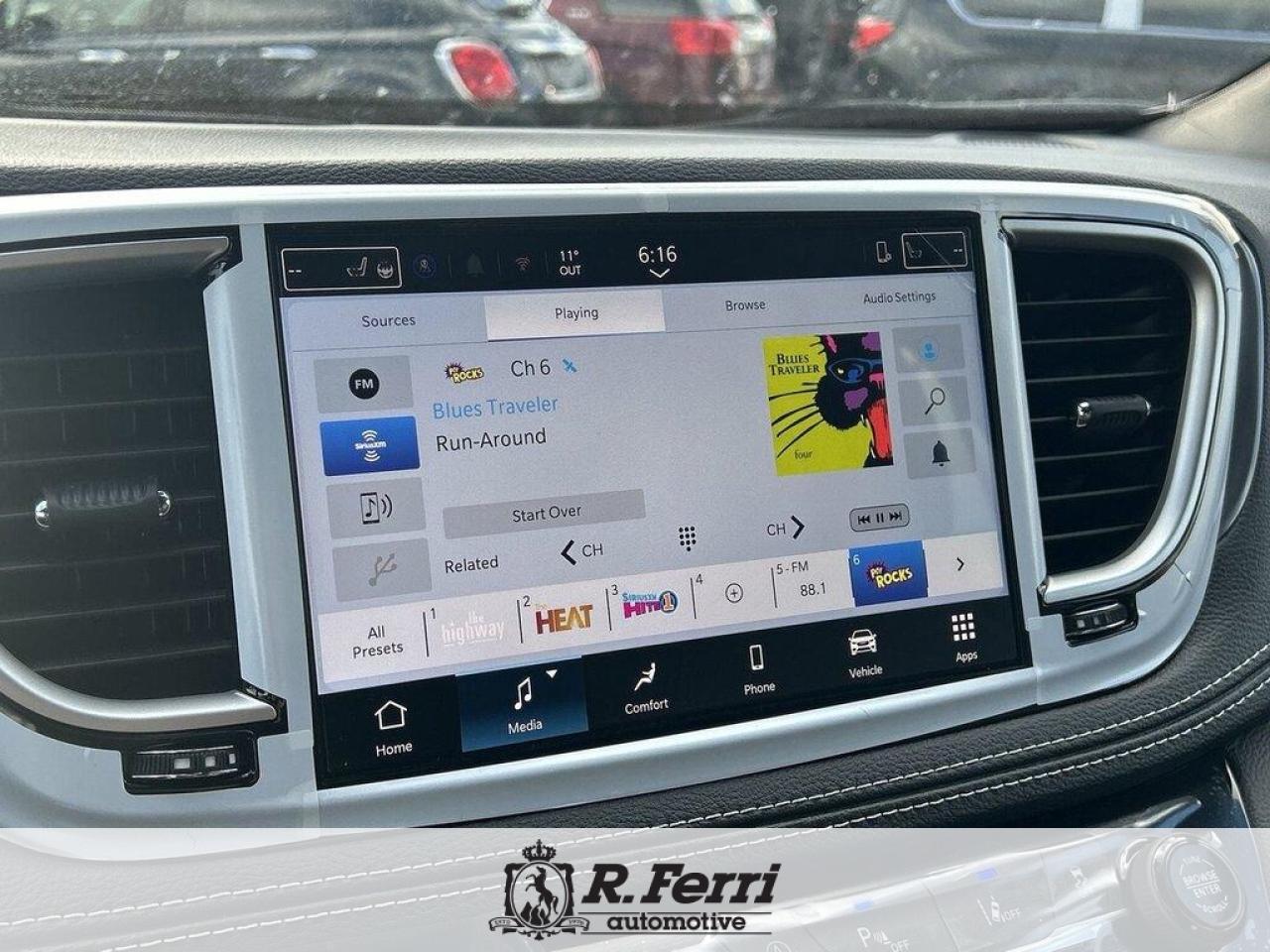 2026 Chrysler Pacifica Select Front-Wheel Drive Passenger Van Photo