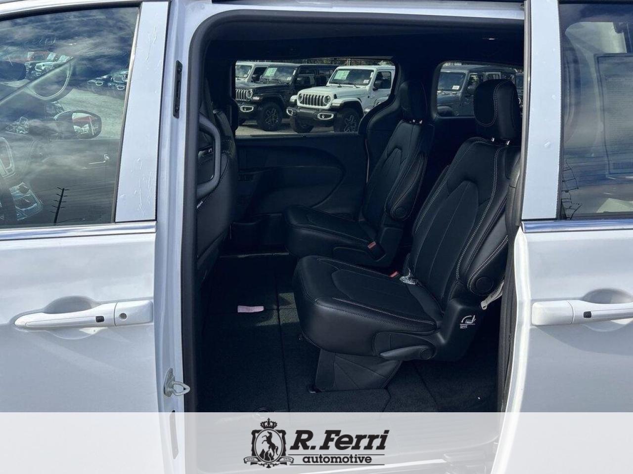 2026 Chrysler Pacifica Select Front-Wheel Drive Passenger Van Photo