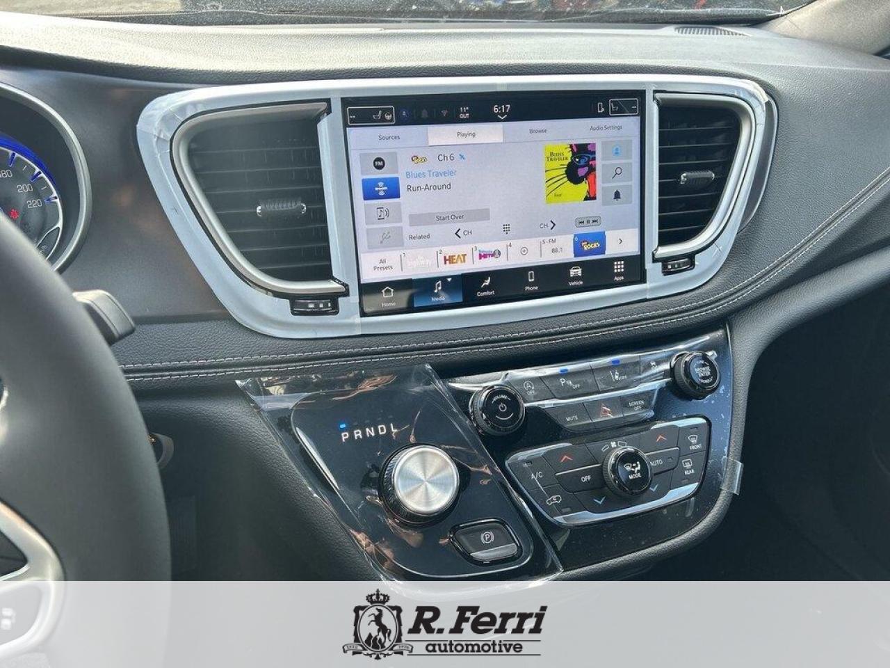 2026 Chrysler Pacifica Select Front-Wheel Drive Passenger Van Photo