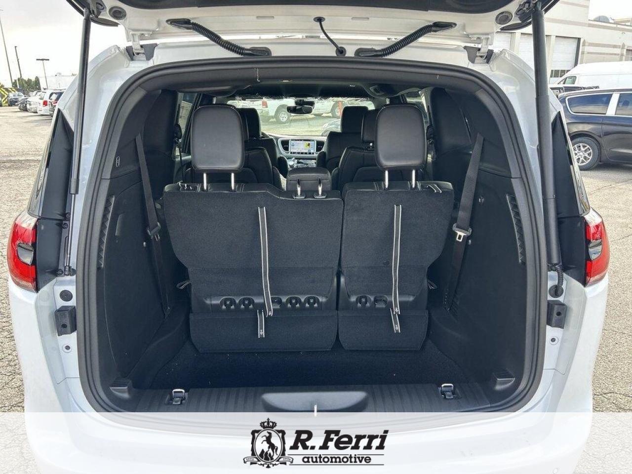 2026 Chrysler Pacifica Select Front-Wheel Drive Passenger Van Photo