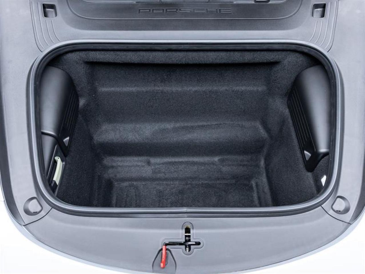 2025 Porsche 718 Cayman  Photo4