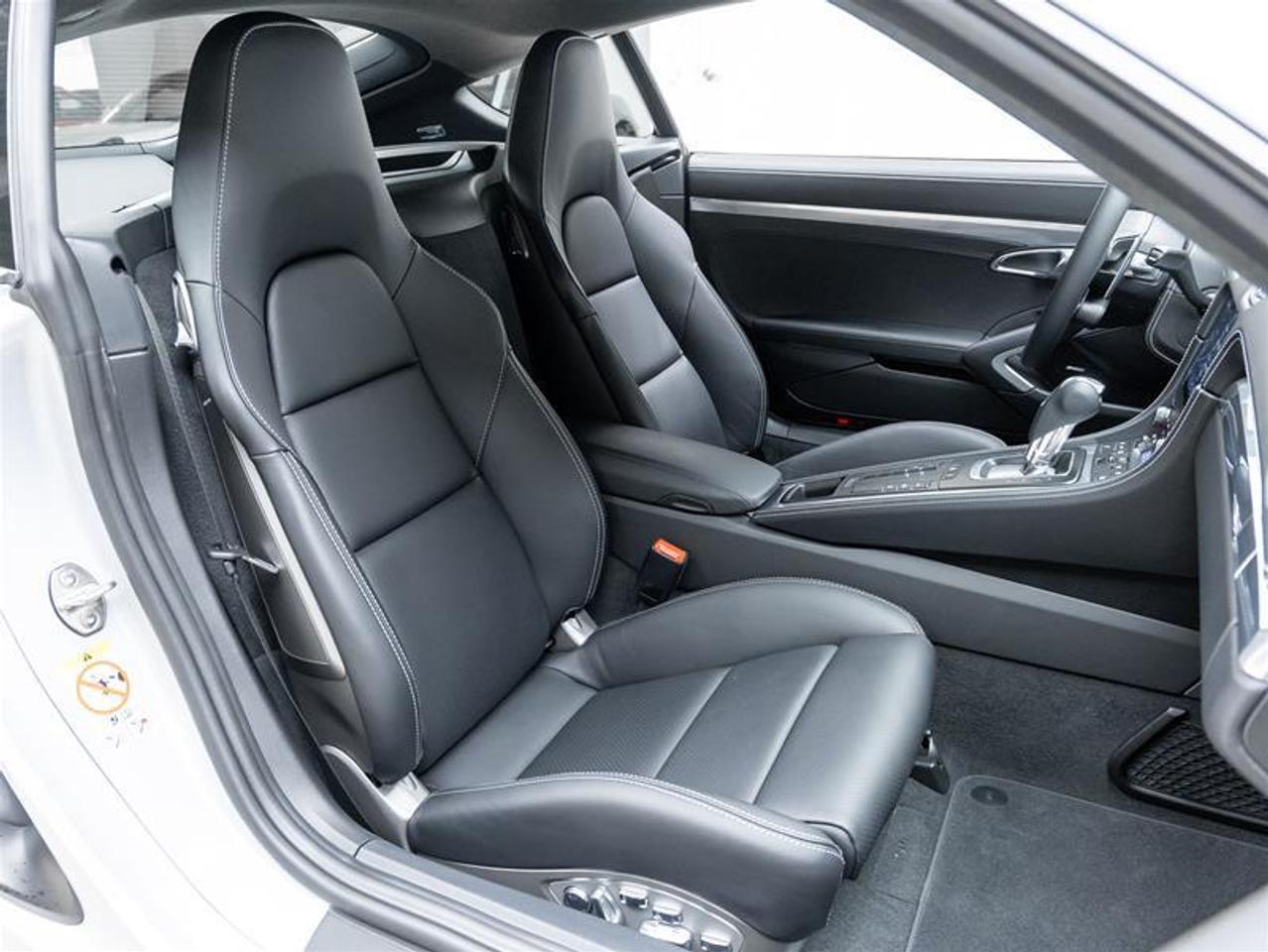 2025 Porsche 718 Cayman  Photo