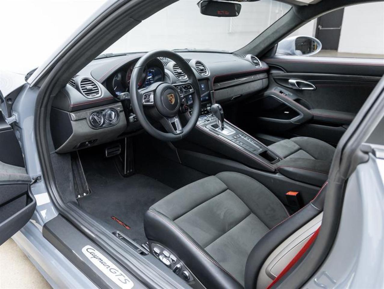 2025 Porsche 718 Cayman  Photo