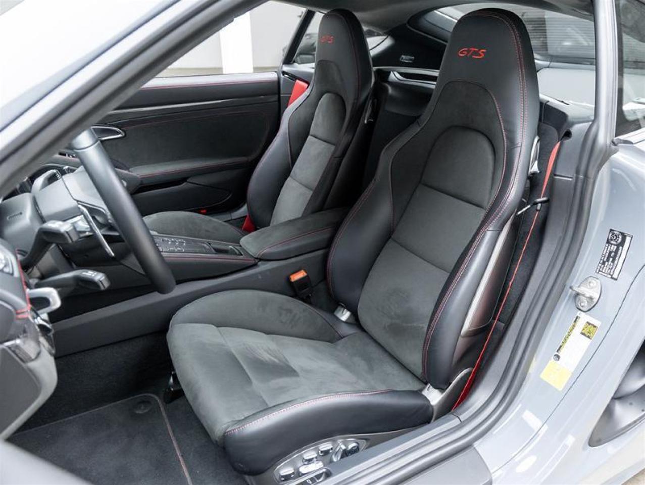 2025 Porsche 718 Cayman  Photo