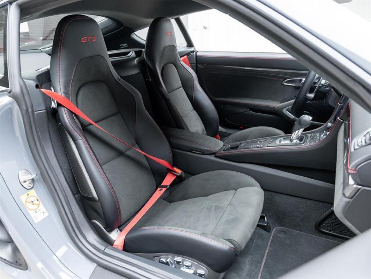 2025 Porsche 718 Cayman  Photo