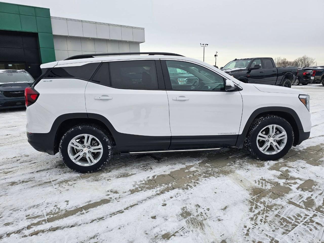 2024 GMC Terrain SLE 4dr All-Wheel Drive Photo3