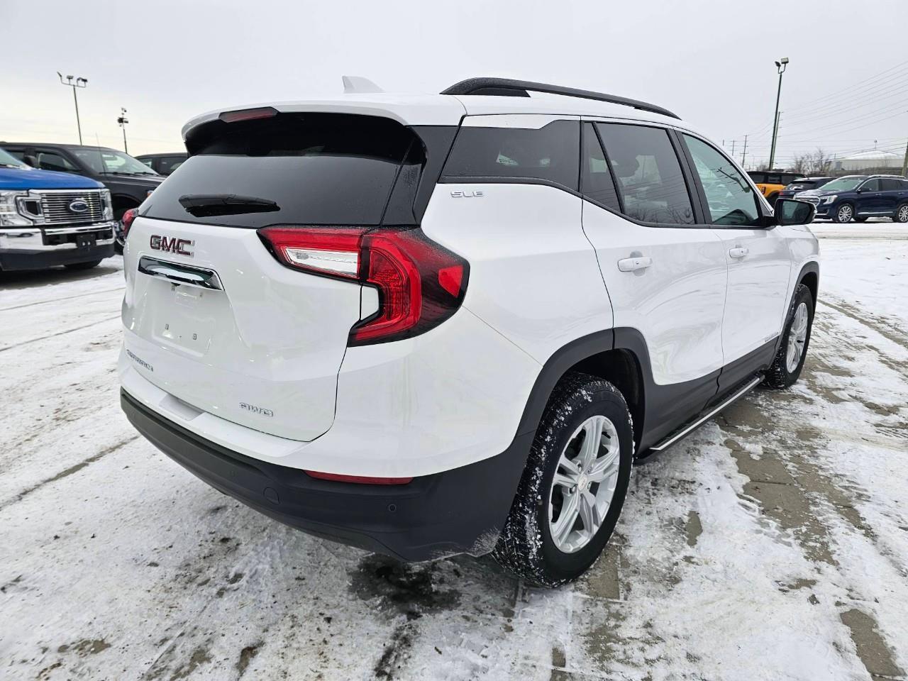 2024 GMC Terrain SLE 4dr All-Wheel Drive Photo4