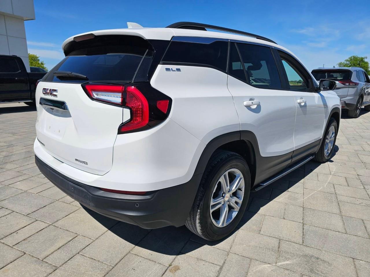 2024 GMC Terrain SLE 4dr All-Wheel Drive Photo4