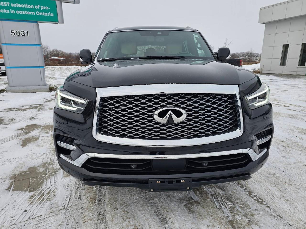 2023 Infiniti QX80 LUXE 8 Passenger 4dr 4x4 Photo