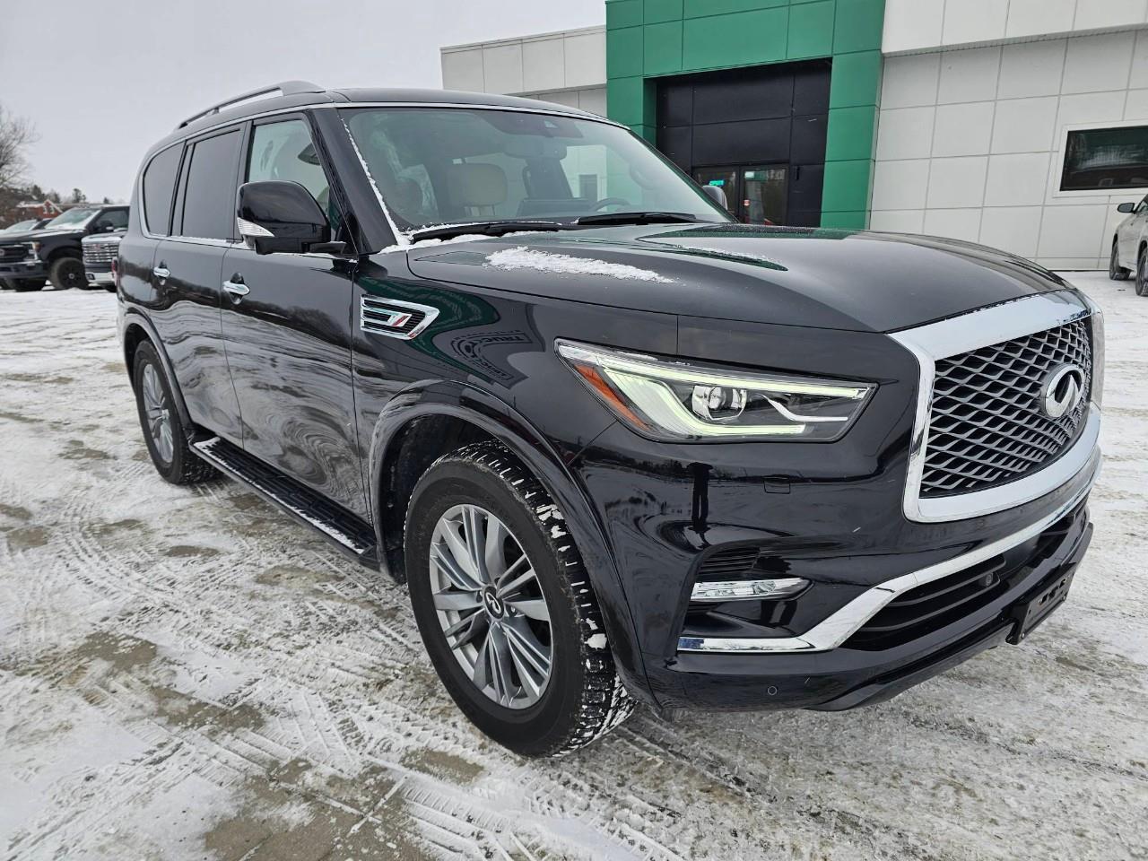 2023 Infiniti QX80 LUXE 8 Passenger 4dr 4x4 Photo
