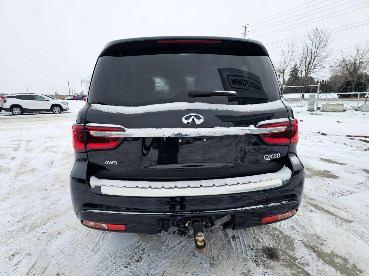 2023 Infiniti QX80 LUXE 8 Passenger 4dr 4x4 Photo