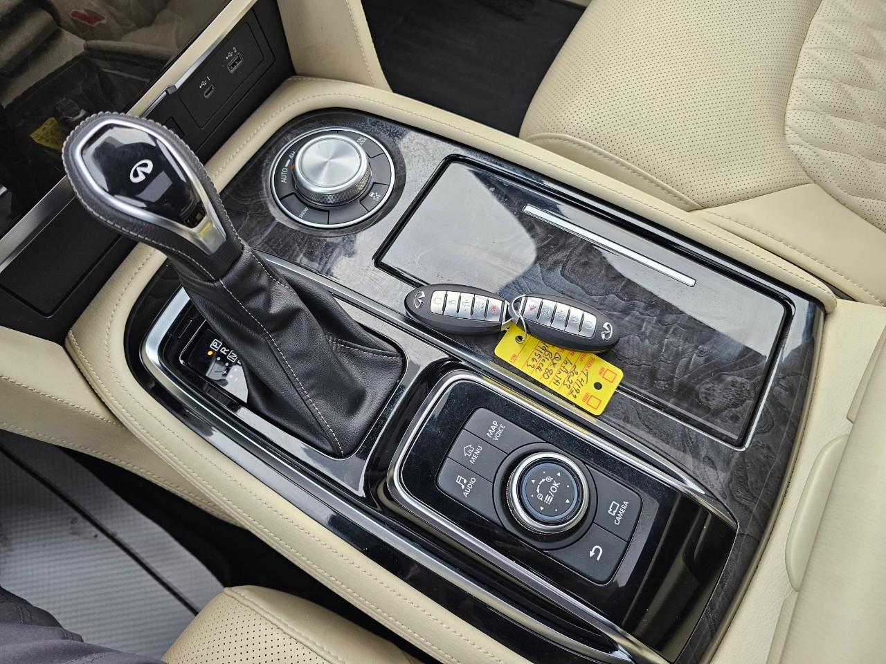 2023 Infiniti QX80 LUXE 8 Passenger 4dr 4x4 Photo