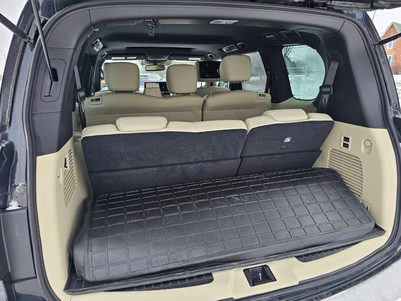 2023 Infiniti QX80 LUXE 8 Passenger 4dr 4x4 Photo