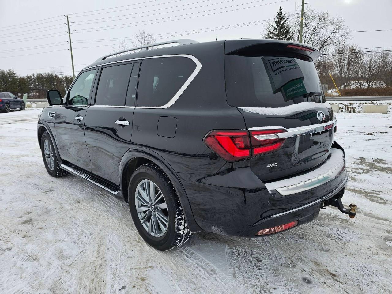 2023 Infiniti QX80 LUXE 8 Passenger 4dr 4x4 Photo