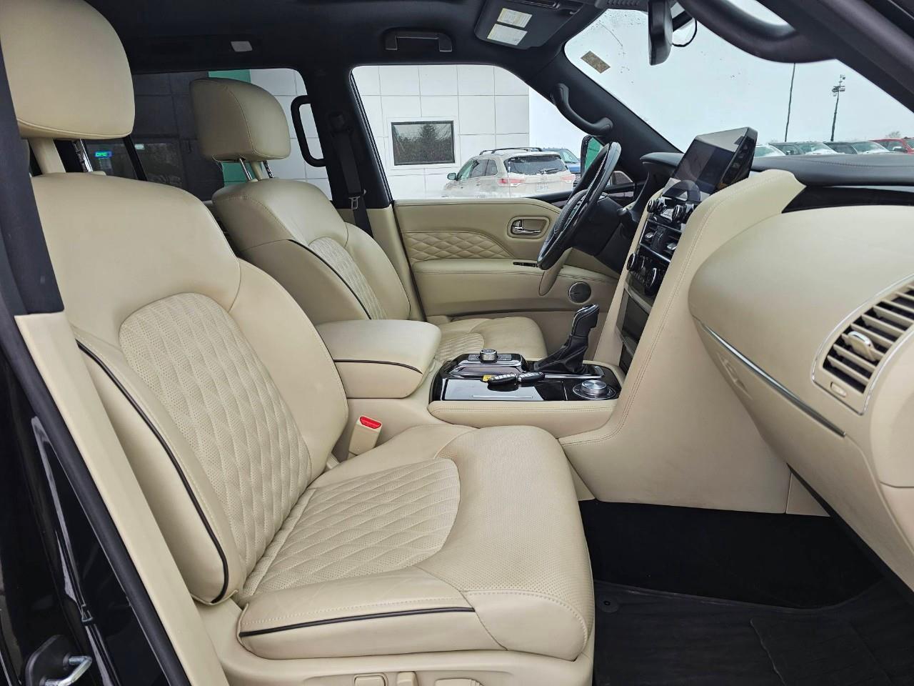 2023 Infiniti QX80 LUXE 8 Passenger 4dr 4x4 Photo