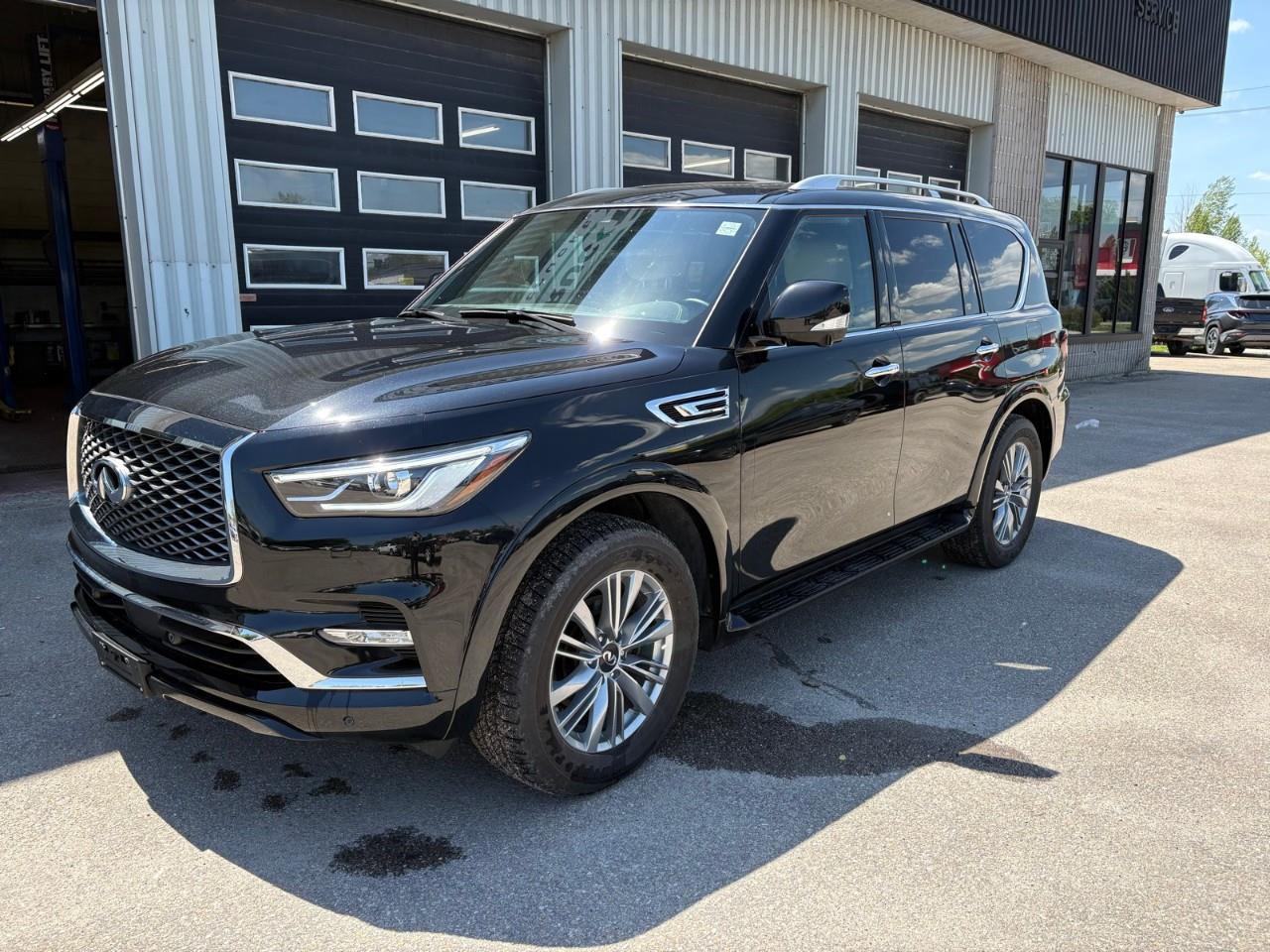2023 Infiniti QX80 LUXE 8 Passenger 4dr 4x4 Photo