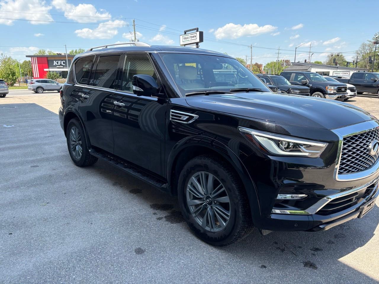 2023 Infiniti QX80 LUXE 8 Passenger 4dr 4x4 Photo