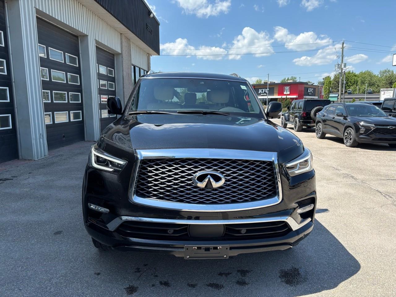 2023 Infiniti QX80 LUXE 8 Passenger 4dr 4x4 Photo2