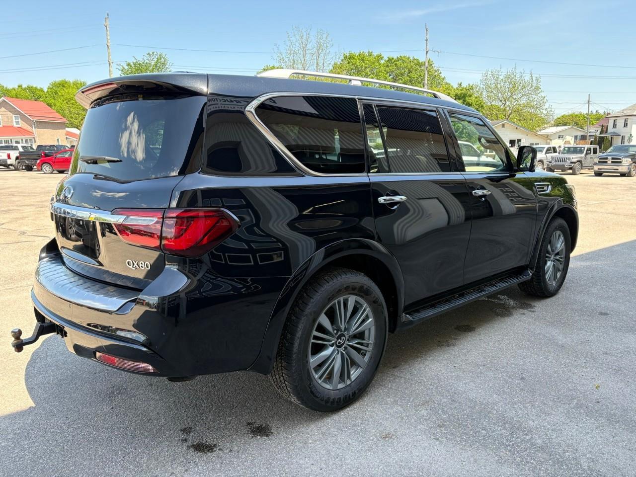 2023 Infiniti QX80 LUXE 8 Passenger 4dr 4x4 Photo