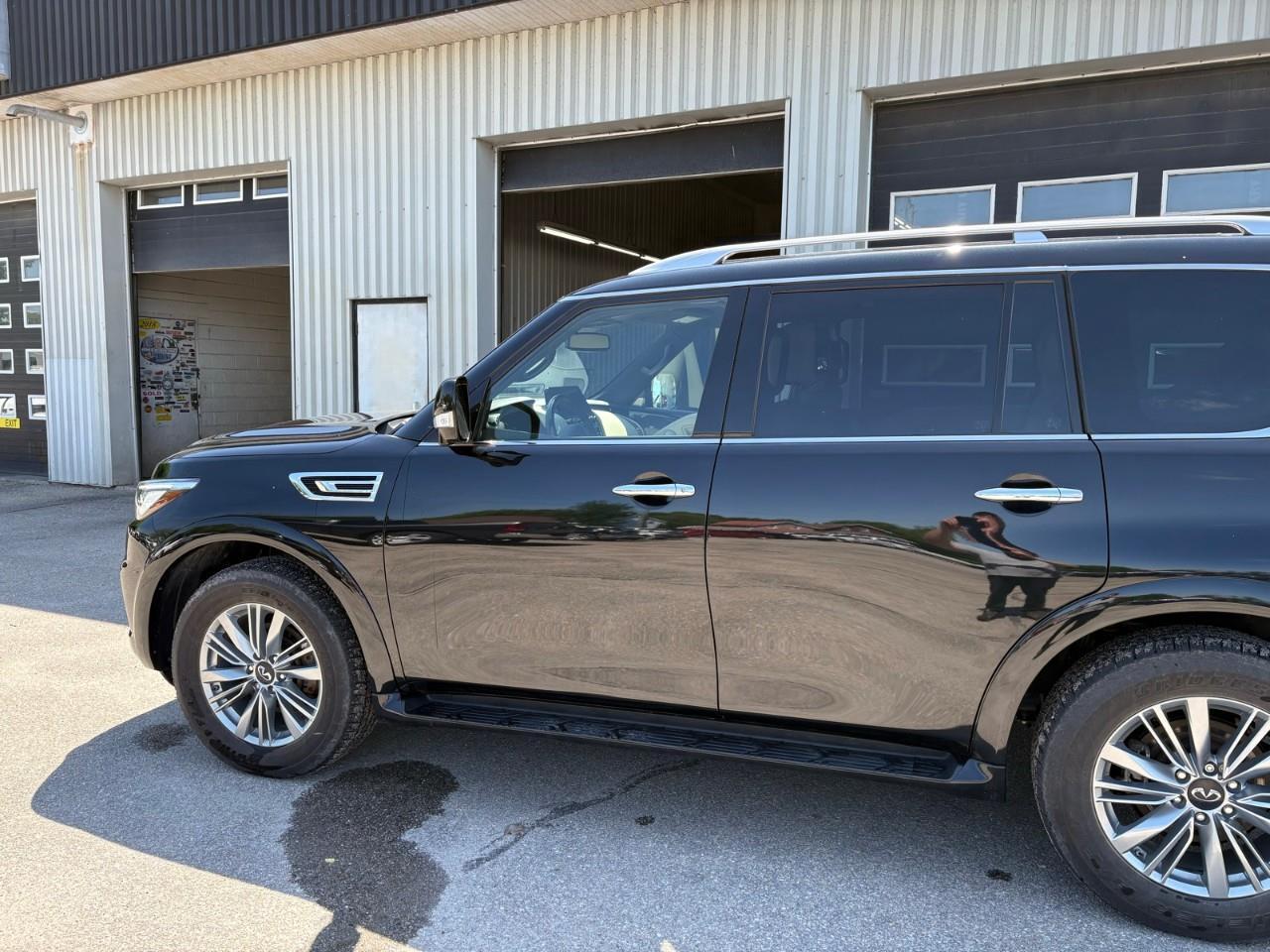 2023 Infiniti QX80 LUXE 8 Passenger 4dr 4x4 Photo