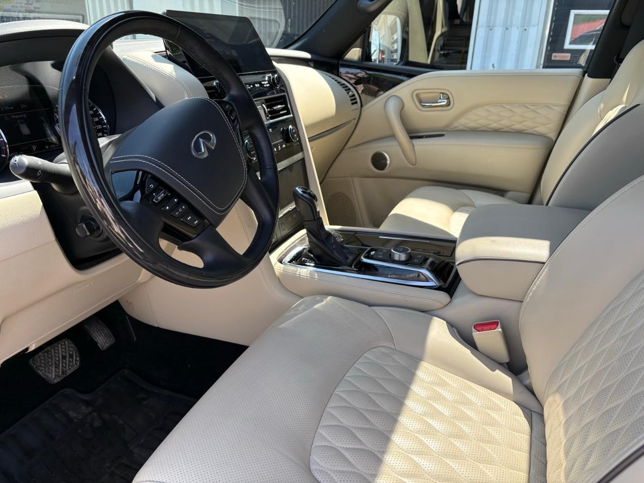 2023 Infiniti QX80 LUXE 8 Passenger 4dr 4x4 Photo