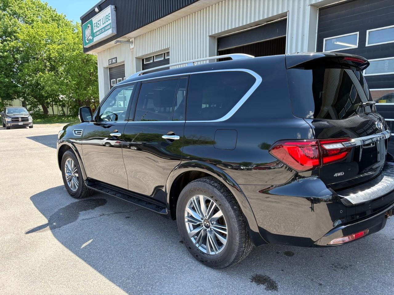 2023 Infiniti QX80 LUXE 8 Passenger 4dr 4x4 Photo