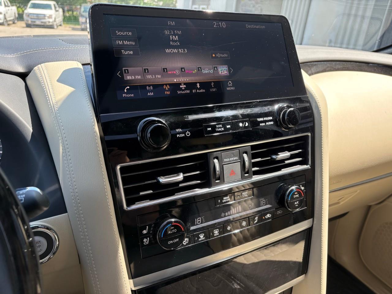 2023 Infiniti QX80 LUXE 8 Passenger 4dr 4x4 Photo
