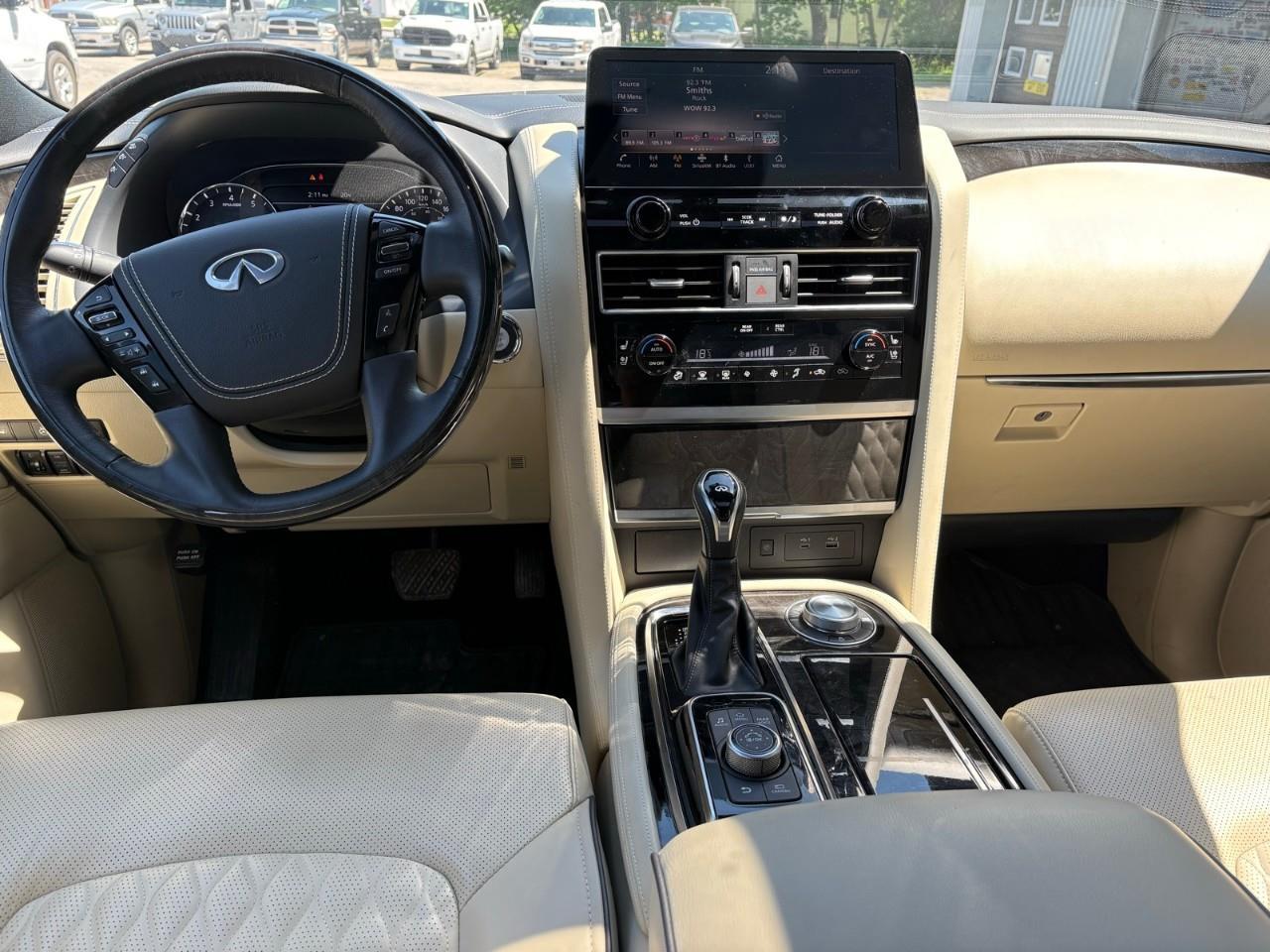 2023 Infiniti QX80 LUXE 8 Passenger 4dr 4x4 Photo