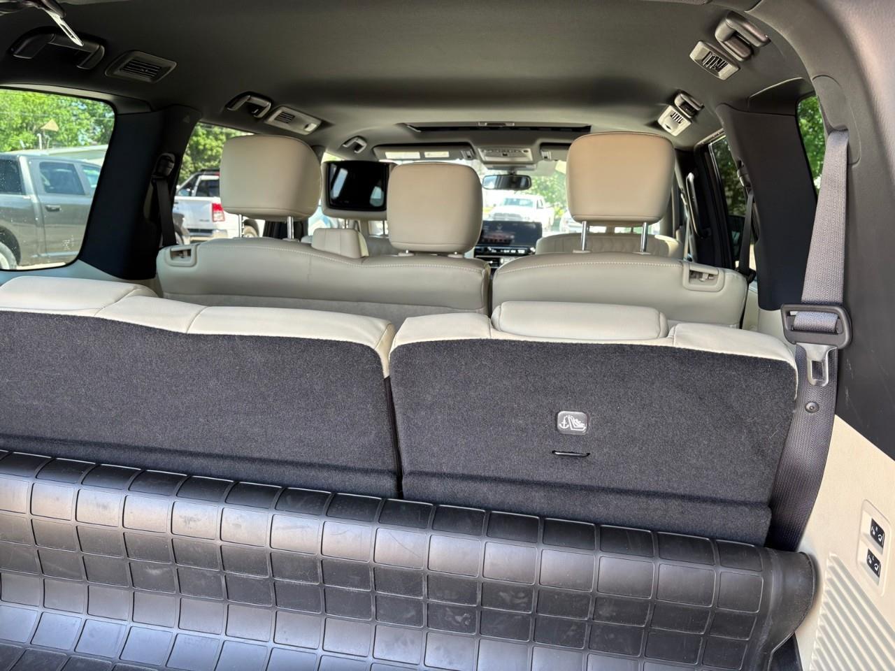 2023 Infiniti QX80 LUXE 8 Passenger 4dr 4x4 Photo