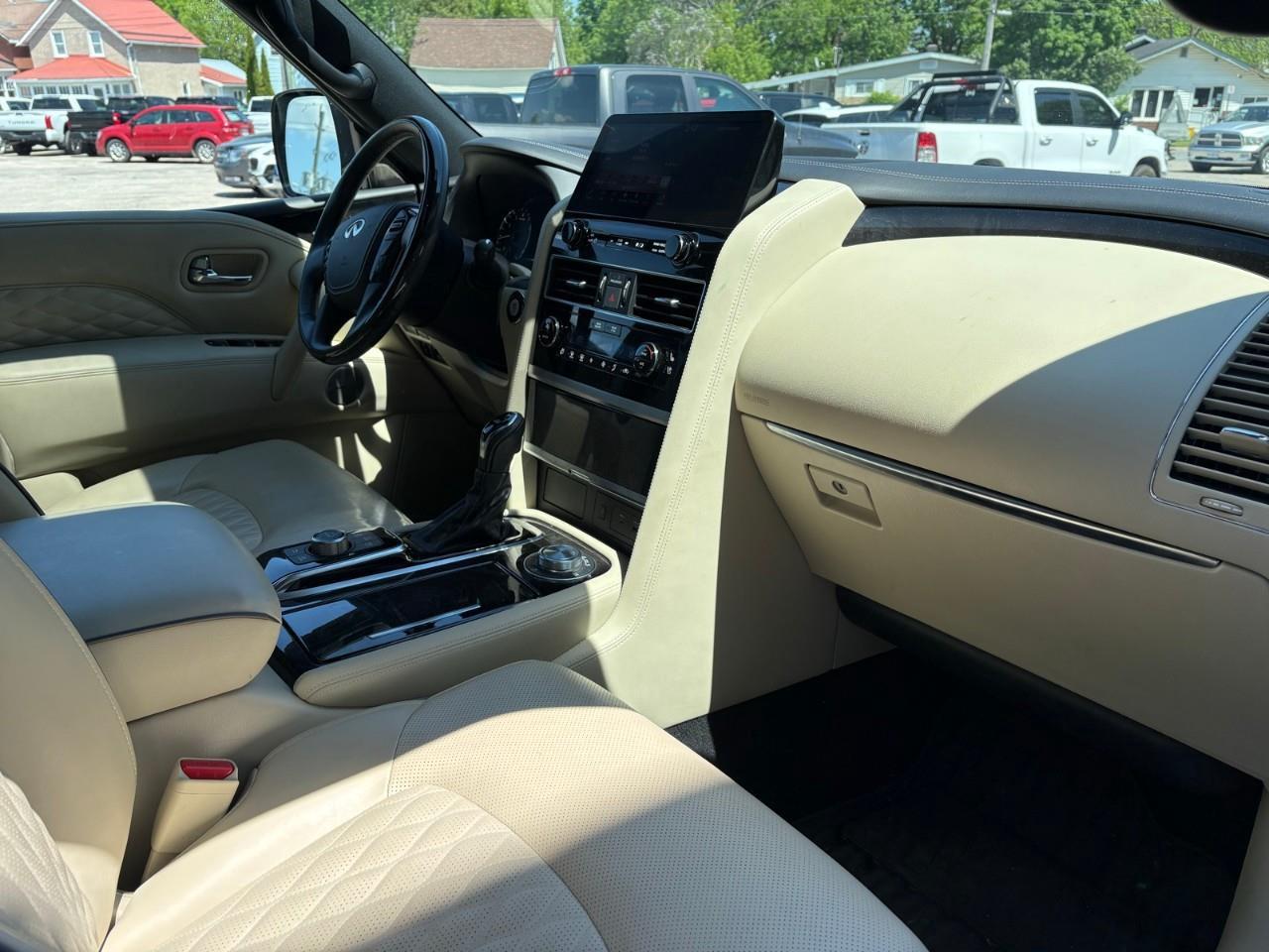 2023 Infiniti QX80 LUXE 8 Passenger 4dr 4x4 Photo