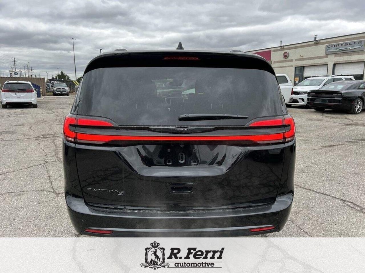 2026 Chrysler Pacifica Select Front-Wheel Drive Passenger Van Photo