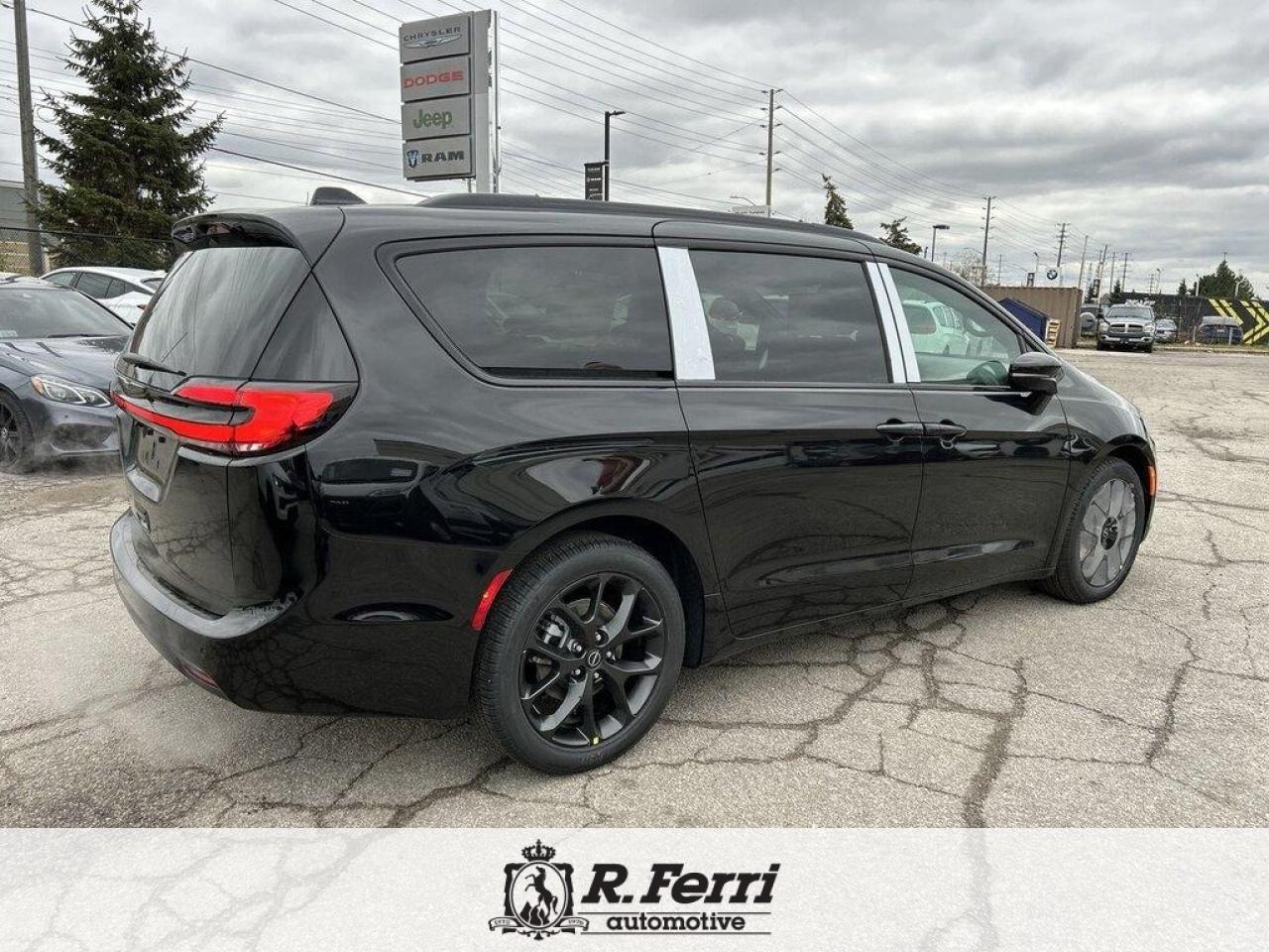 2026 Chrysler Pacifica Select Front-Wheel Drive Passenger Van Photo