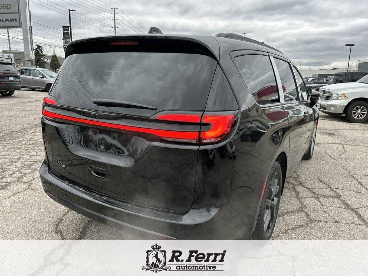 2026 Chrysler Pacifica Select Front-Wheel Drive Passenger Van Photo