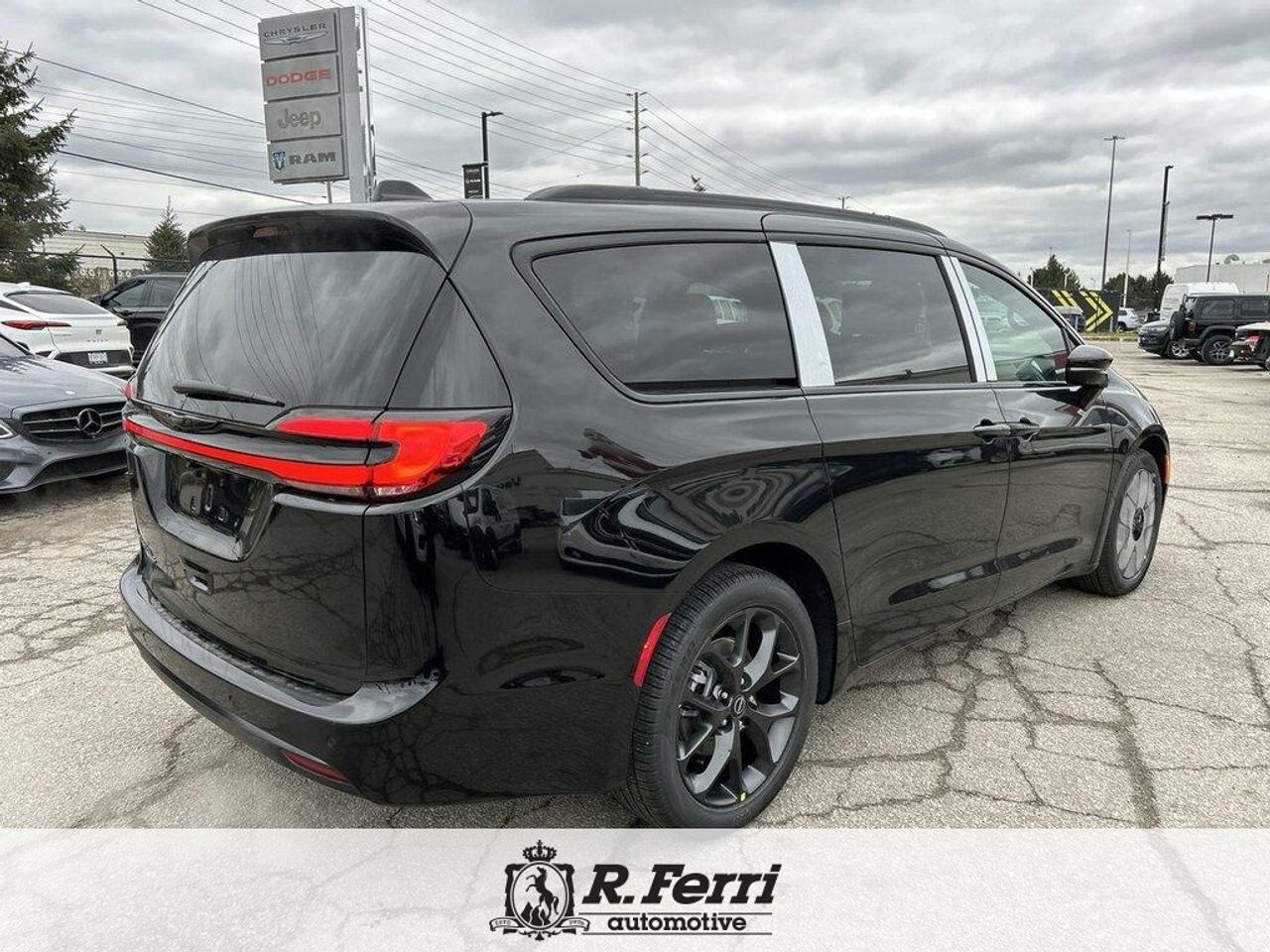 2026 Chrysler Pacifica Select Front-Wheel Drive Passenger Van Photo