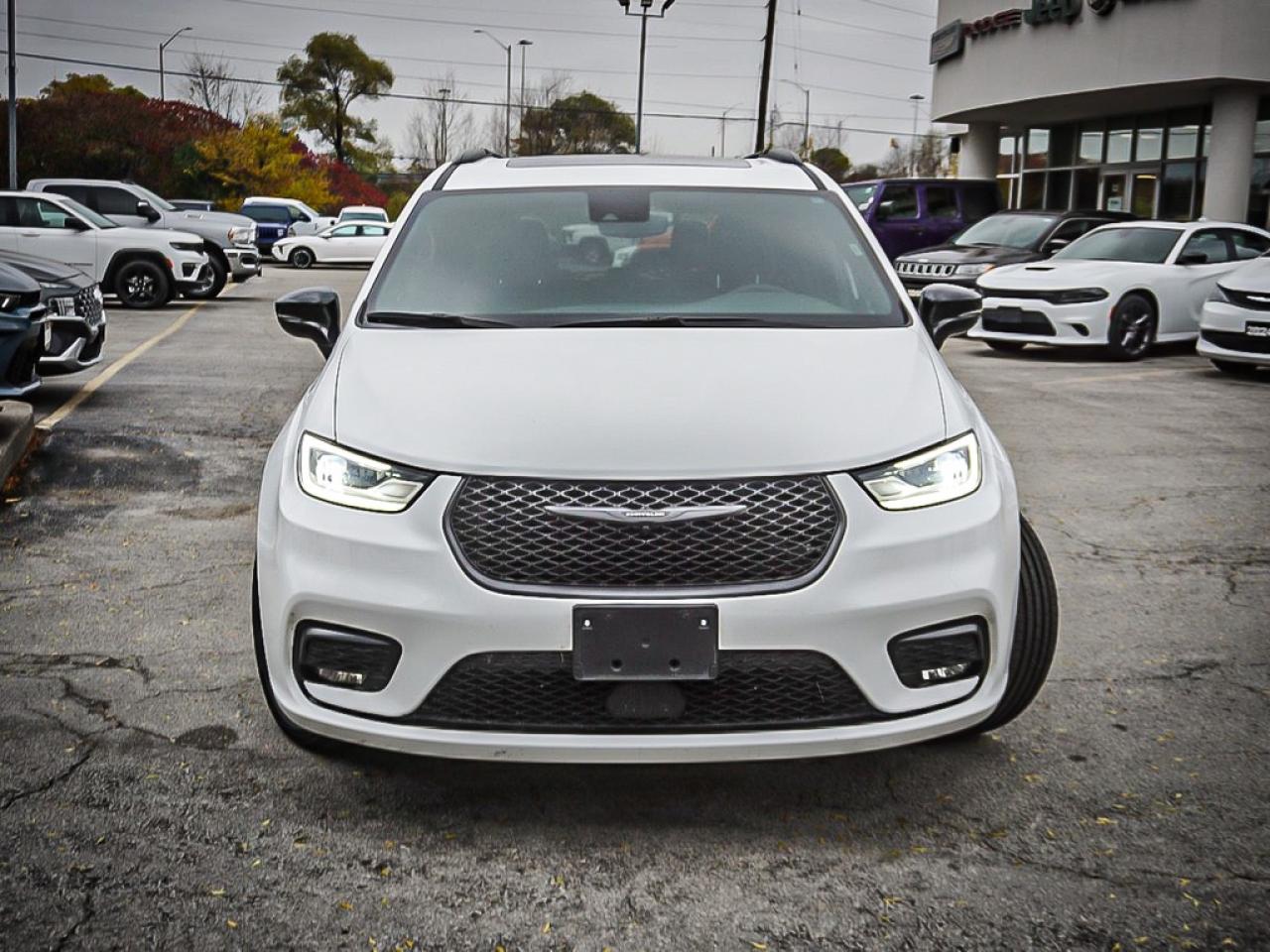 2024 Chrysler Pacifica  Photo3